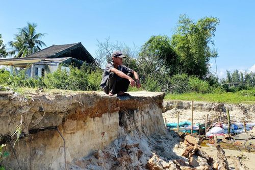 Xâm thực biển diễn ra mạnh, người dân thấp thỏm lo mất nhà