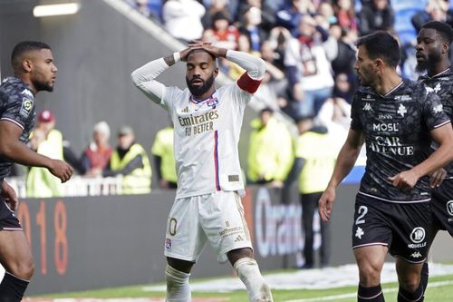Hàng công yếu kém, Lyon nằm yên dưới đáy Ligue 1