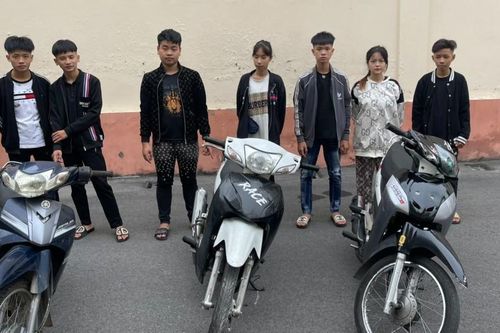 Xử lý nhóm thiếu niên phóng xe máy lạng lách, thách thức công an