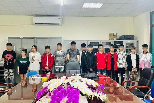 Lào Cai: Nhóm thanh thiếu niên mang dao phóng lợn đi hỗn chiến