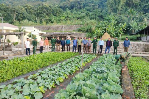Trao đổi kinh nghiệm, nâng cao kiến thức phát triển kinh tế cho nhân dân trên địa bàn biên giới