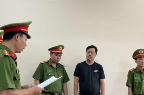 Phá đường dây buôn lậu 22 ngàn điện thoại di động