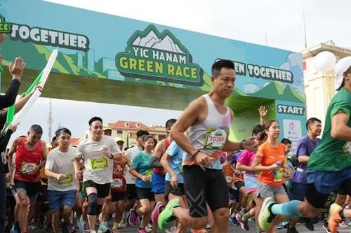 2000 runner 'phủ xanh' thành phố Phủ Lý tại giải chạy YIC Hanam Green Race