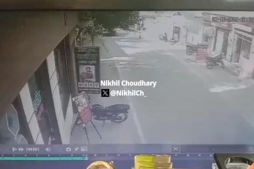 Thầy giáo lái ô tô hất tung nam sinh viên lên nóc xe, chạy 10km trên đường
