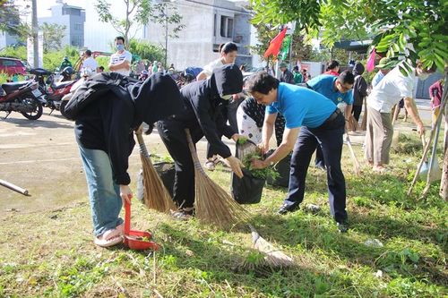 Công nhân, người lao động Đà Nẵng ra quân dọn vệ sinh môi trường