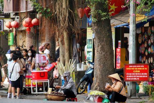 Trả lại không gian văn hóa thanh bình cho Phố đi bộ hồ Hoàn Kiếm