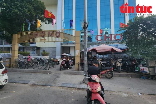 Mô hình chợ hiện đại chuyển đổi 'nửa vời' thất bại vì vắng khách