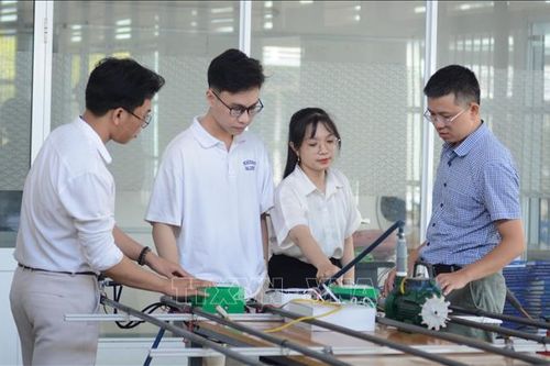 Sinh viên Đà Nẵng thiết kế mô hình kiểm soát rò rỉ chất lỏng giúp bảo vệ môi trường