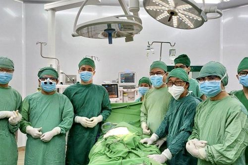 Phẫu thuật cho bệnh nhi dị tật bẩm sinh cơ quan tiết niệu, xương khớp