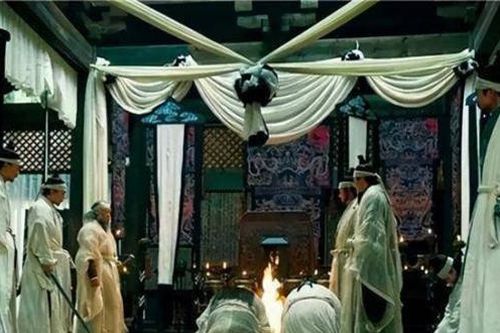 Vì sao người qua đời phải che mặt bằng một tấm vải trắng, không phải mê tín mà là có cơ sở khoa học