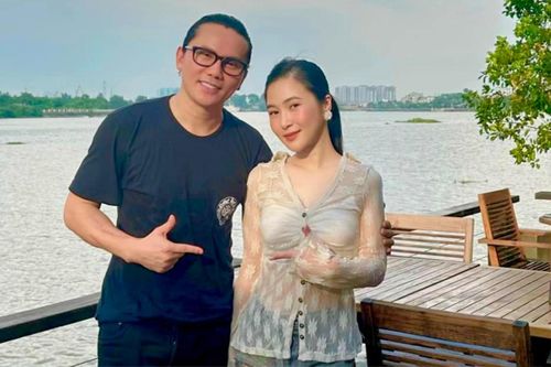 Hương Tràm 'tái hợp' người quen sau khi trở về Việt Nam