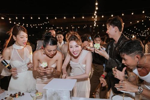 Dàn sao nữ muốn 'hơn thua' với Minh Tú, quyết lấy được hoa cưới của Puka