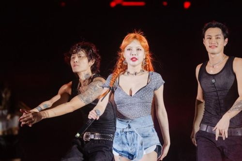 Vừa mới diễn tại Việt Nam, Hyuna đã 'nối lại tình xưa' với bạn trai kém tuổi