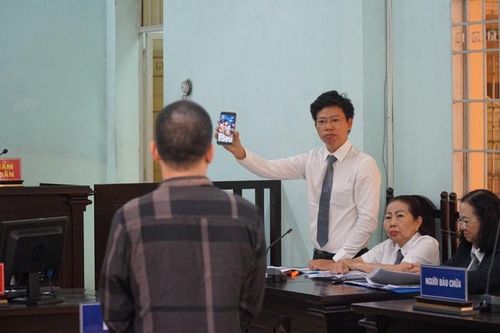 Trả hồ sơ, điều tra bổ sung 2 tội trong vụ bé trai 3 tuổi bị bạo hành