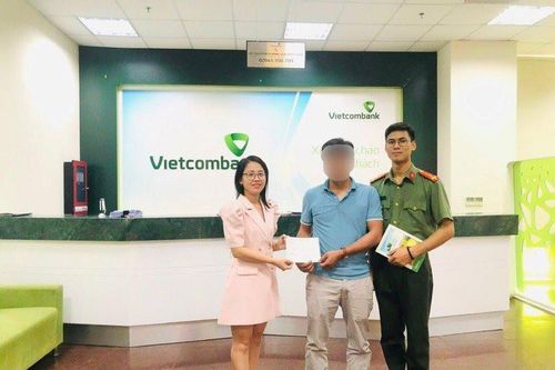 Lấy lại được gần 2 tỷ đồng chuyển nhầm tài khoản