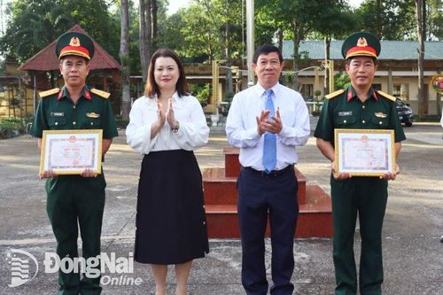 Khen thưởng đột xuất với cặp đôi Chỉ huy trưởng, Chính trị viên đoạt giải cao cấp Quân khu 7