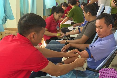 Nghĩa cử cao đẹp của gia đình 100 lần hiến máu