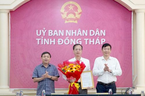 Đồng Tháp trao quyết định phê chuẩn chức vụ Phó Chủ tịch UBND tỉnh