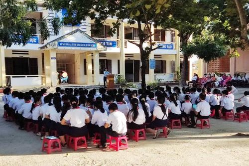 Trung đoàn 274, Sư đoàn Phòng không 377 Tuyên truyền Luật Giao thông đường bộ cho hơn 150 giáo viên, học sinh