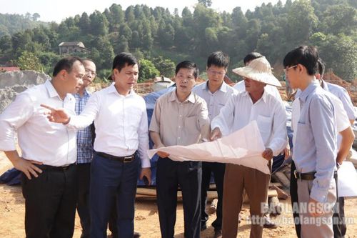Triển khai công trình hạ tầng ở xã điểm: Nước rút những tháng cuối năm