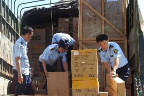 Ngăn chặn hàng trăm kiện hàng nghi nhập lậu vận chuyển qua địa bàn Kon Tum