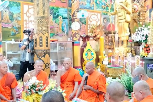 Trà Vinh: Lễ dâng y Kathina tại chùa Âng