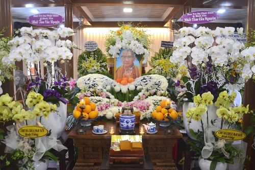 Ban Trị sự GHPGVN TP.HCM viếng tang cố Hòa thượng Thích Chơn Phát tại chùa Huệ Nghiêm