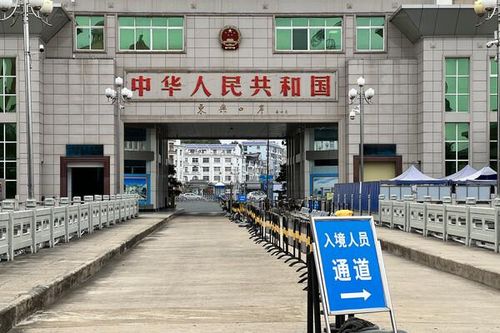Du khách cần làm thủ tục gì khi tự lái xe sang Trung Quốc du lịch?