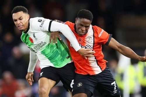 Liverpool chật vật giành vị trí thứ ba từ Arsenal
