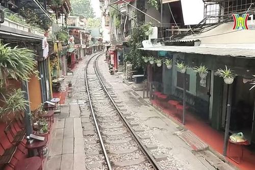 Nhịp sống bên đường ray