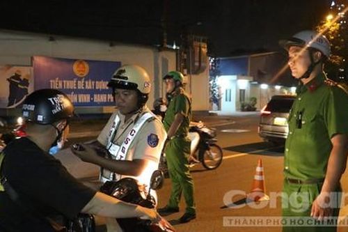 Công an TP.Thủ Đức và Phòng CSGT phạt gần 100 người vi phạm nồng độ cồn