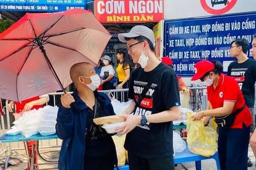 Giữ 'lửa' cho bếp ăn nghĩa tình