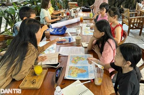 Con thi giữa kỳ 'căng' như chuyển cấp, mẹ bức xúc: 'Giảm tải mà thế này ư?'