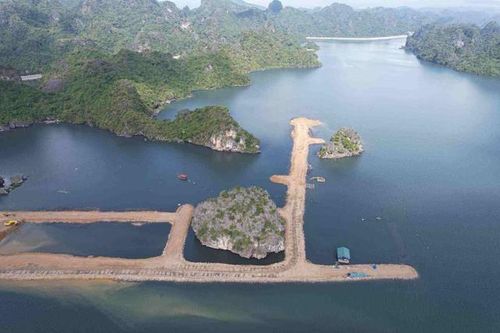 Chuyên gia văn hóa nói về khu đô thị lấn biển, 'biến' núi đá thành 'hòn non bộ' thuộc vùng đệm di sản Vịnh Hạ Long?