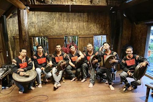 Người ở AKô Dhông