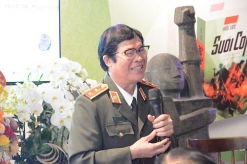 Trung tướng, nhà văn Hữu Ước ra mắt 'Suối Cọp'