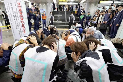 Thủ đô Tokyo lần đầu diễn tập sử dụng nơi trú ẩn khẩn cấp khi có tên lửa