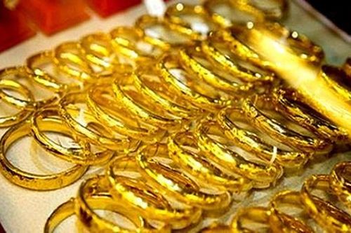 Vàng tuột khỏi mốc kỷ lục, thị trường vẫn 'im ắng'