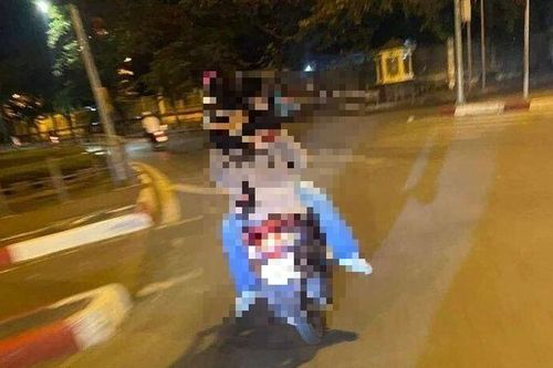 Hà Nội: Chở bạn gái trong tư thế nguy hiểm, nam sinh lớp 12 bị xử phạt