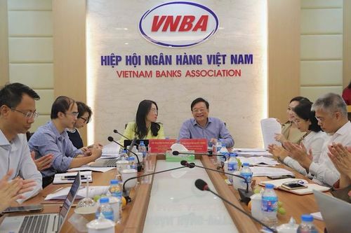 Hoàn thiện pháp luật về bảo vệ quyền lợi người tiêu dùng