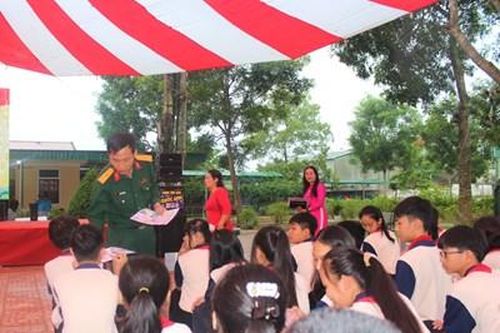 Tuyên truyền, phổ biến, giáo dục pháp luật cho 850 học sinh