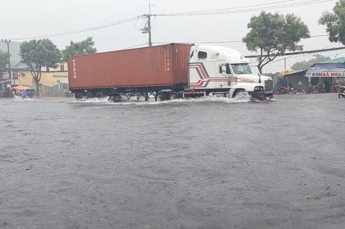 Đà Nẵng: Mưa lớn, nhiều nơi ở quận Liên Chiểu ngập cục bộ