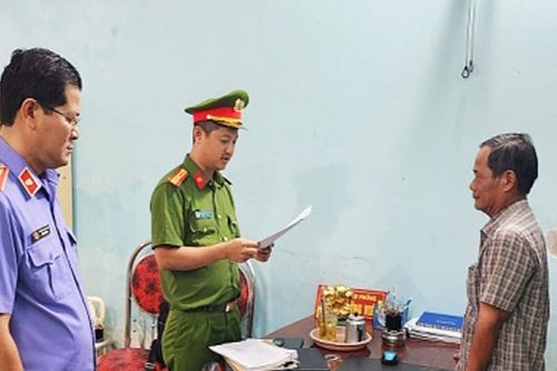 Bắt trưởng phòng công chứng gây thiệt hại cho chủ đất hơn 10 tỷ đồng