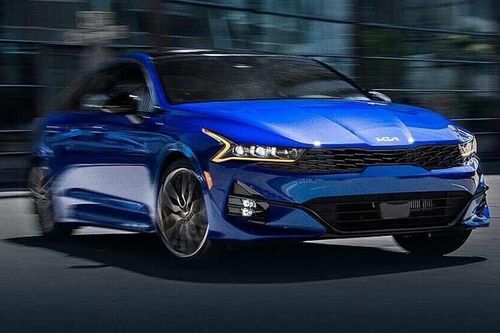KIA K5 2024 'giá mềm' cải tiến những gì đề đấu Toyota Camry?