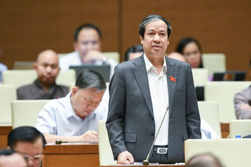 Bộ trưởng Nguyễn Kim Sơn trả lời chất vấn về đặt hàng đào tạo giáo viên