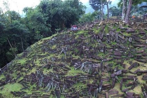 Phát hiện chấn động về kim tự tháp cổ nhất thế giới tại Indonesia
