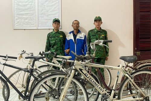 Liên tiếp bắt giữ 2 vụ buôn lậu thuốc lá và xe đạp