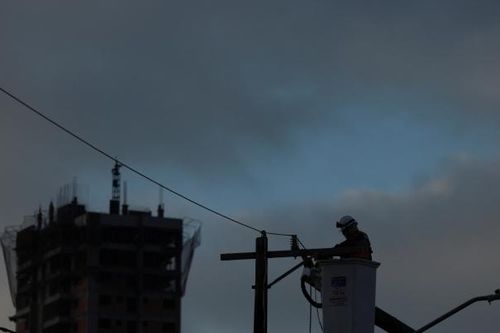 Bão lớn làm đứt cáp điện, phần lớn thành phố lớn nhất Brazil chìm trong bóng tối