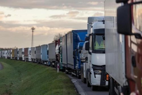 Tại sao các tài xế xe tải Ba Lan chặn cửa khẩu với Ukraine?