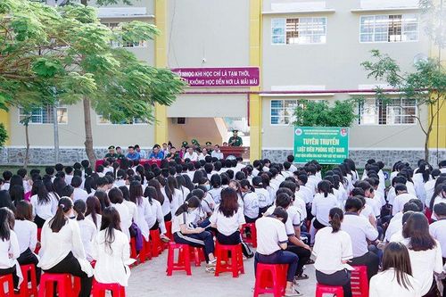 Tuyên truyền pháp luật cho học sinh vùng biên giới biển tỉnh Sóc Trăng